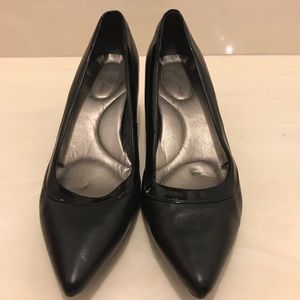 Bandolino black kitten heels